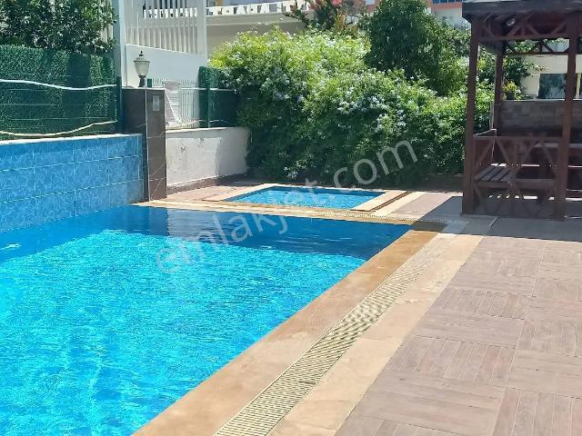 Konyaaltı Hurmada Katta Eşyalı 1+1 Kiralık