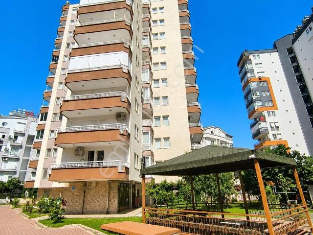 Konyaaltı Hurma'da Site İçerisinde Doğalgaz Kombili Geniş Ve Ferah 3+1 Daire