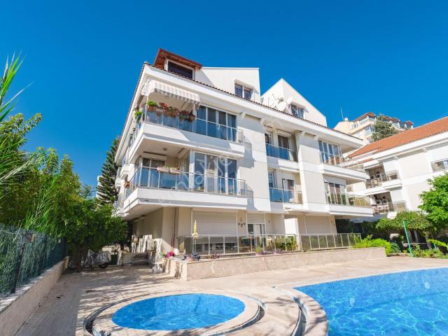 Konyaaltında Denize 400 Mt. Villa Tadında Sitede Ultralüks 4+1