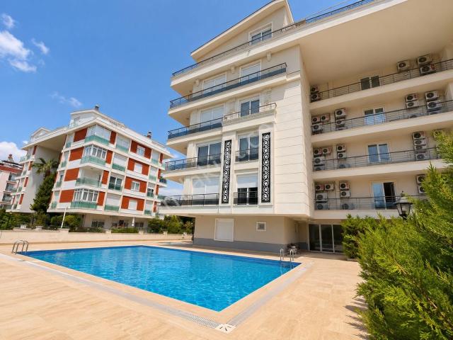 Konyaaltı'nda Denize 700 Metre Mesafede Havuzlu Sitede Lüks 2+1 Dubleks Daire