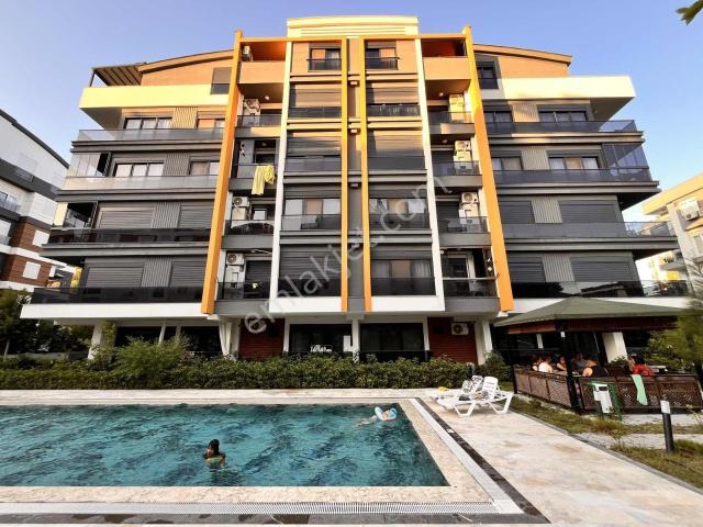Konyaaltında Havuzlu Sit. 1+1 Yerden Isıtmalı Ve Akıllı Ev Sis