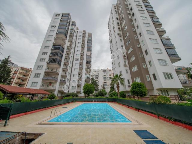 Konyaaltı Sitelerde Havuzlu Doğalgazlı Bakımlı 3+1 Satılık Daire