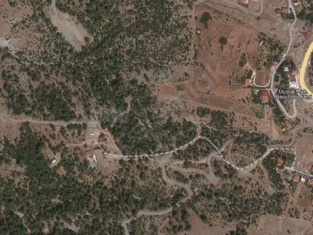 KONYAALTI, ÜÇOLUK'TA, SATILIK 350m2 İMARLI VİLLA ARSASI