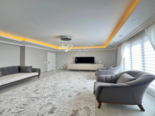 Konak Yapı'dan Esenyurt Merkezi Konumda 140 M² Ara Kat!