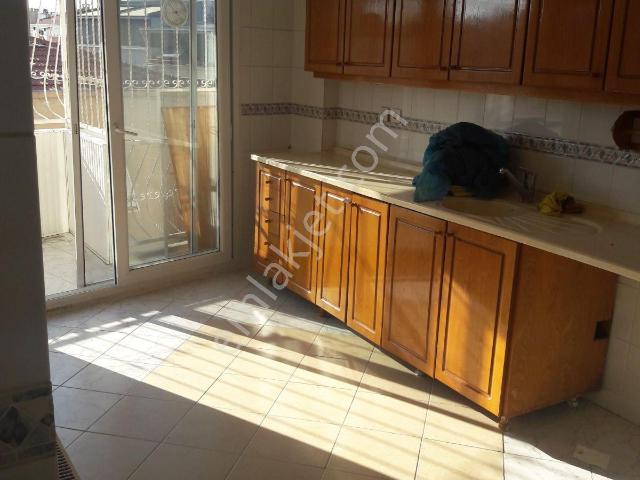 Konak Güzelyalı Merkezi Konumda 3+1 Doğalgaz Balkon Kapalı Mutfak Satılık Daire
