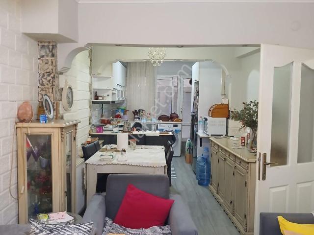 Konak Karantina Mithatpaşa Caddesi Doğalgazlı 2+1 Satılık Daire