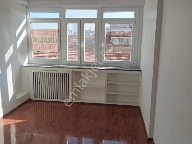 Konak Kemeraltı Bilen İş Hanında 23m2 Kiralık Ofis