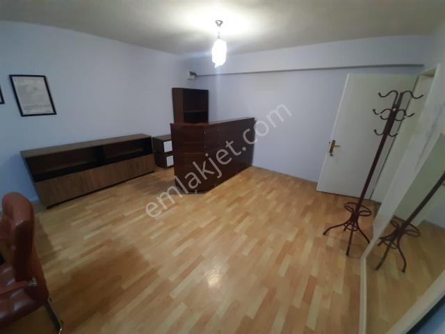 Konak Merkez De İş Hanında Asansörlü Boş Kiralık Ofis