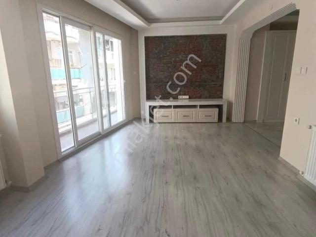 Konak Murat Reis'te Geniş Ve Bakımlı 3+1 Satılık Daire