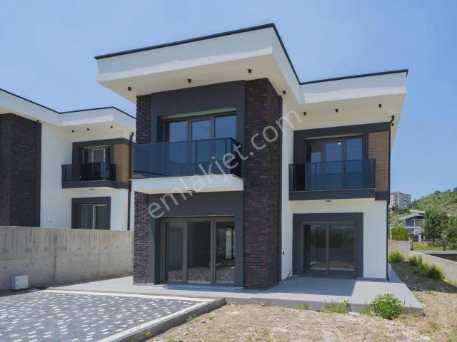 Konal 'dan | Cadde Üzeri Lüx 4+1 Villa