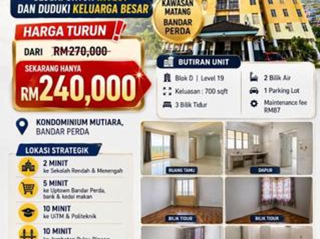 Kondominum cantik ada swimming pool
