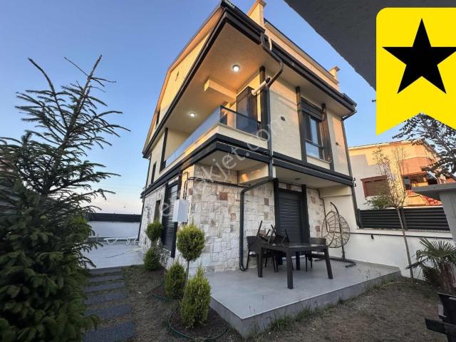 Kocaali De Müstakil Havuzlu Geniş Bahçeli 4+1 Villa Takas Olur