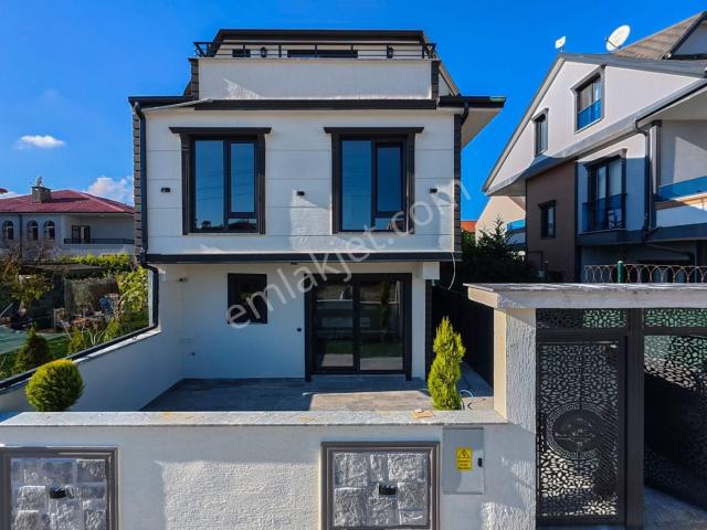 Kocaali’de Satılık 3+1 Ferah Yaşam Alanlı Eşsiz Villa