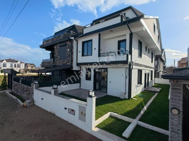 Kocaali’de Satılık Modern Tasarımlı Fırsat Villa