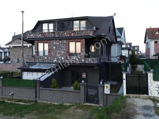 Kocaali Yalı Mahallesinde Satılık Lüks 4+1 Tripleks Villa