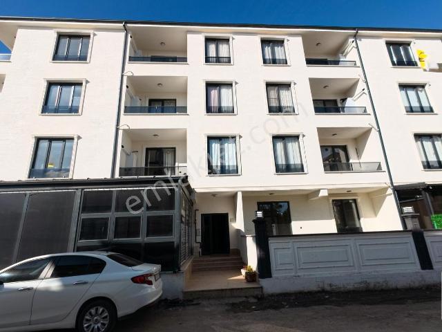 Kocaali'de Cadde Üstü Köşe Model 2+1 Sıfır Yerden Isıtmalı Daire