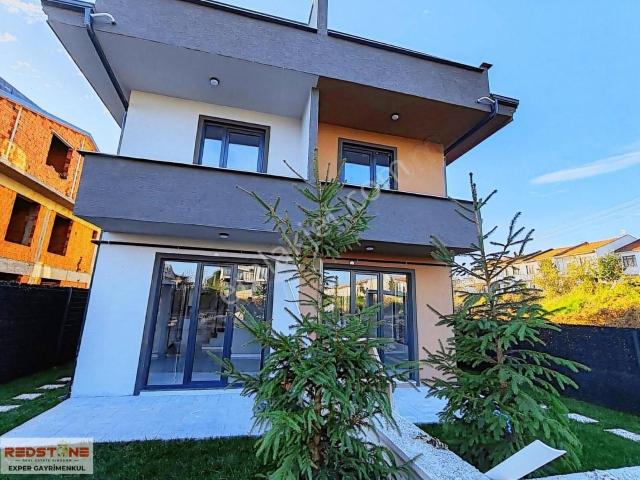 Kocaali'de Denize Yakın Müstakil Bahçeli 4+1 Villa
