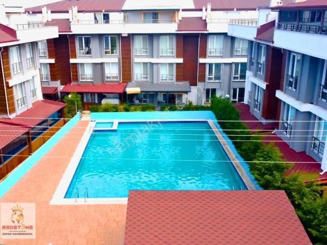 Kocaali'de Havuzlu, Güvenlikli, Kombili Satılık 2+1 Dublex Daire