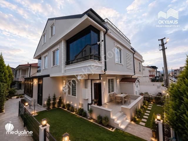 Kocaali'de Plaj Merkezde Full Eşyalı Geniş Bahçeli 3+1 Villa