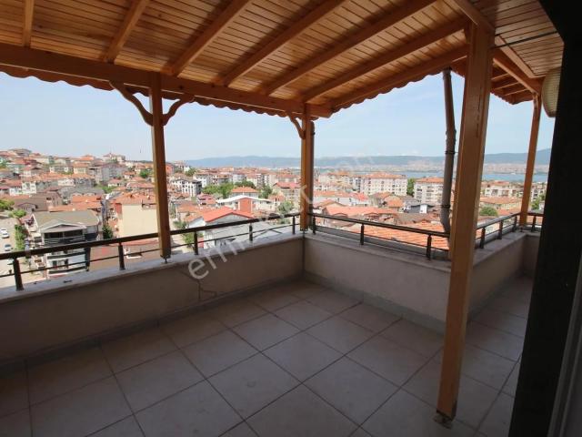 Kocaeli Gölcük Yeni Mahallede Deniz Manzaralı Kiralık 3+1 Daire