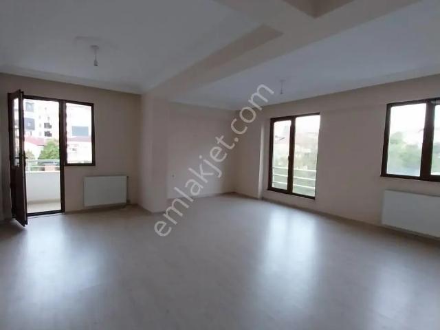 Kocaeli Gölcük Piyalepa Mahallesi Kiralık 3+1 160 M² Çatı Dübleksi