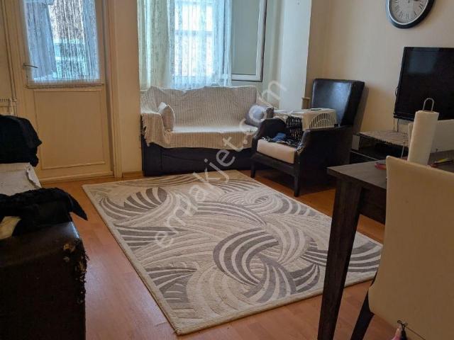 Kocamustafapaşa Vıdın Caddesınde Acil Satılık Ara Kat Daıre