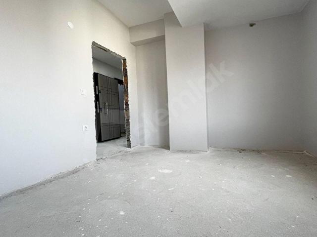 KOD 5390 1 AYA ANAHTAR TESLİM CADDE CEPHE 4+1 DUBLEKS