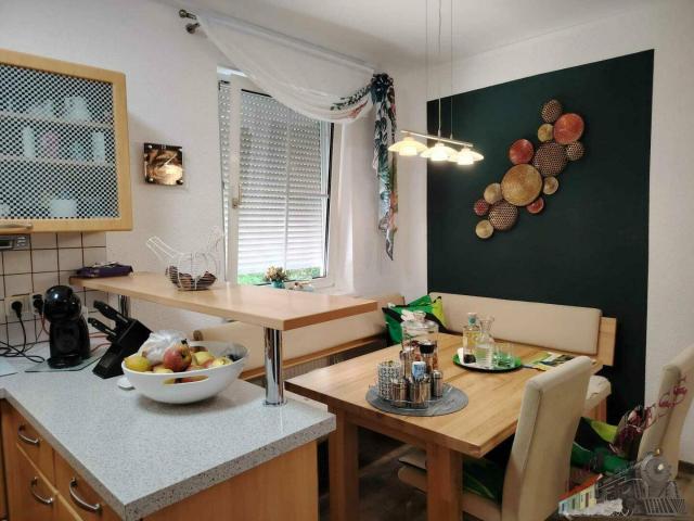 Koffer packen und einziehen sonnige 3 Zimmer Wohnung mit 5m² Balkon und KFZ Stellplatz wartet auf Sie!