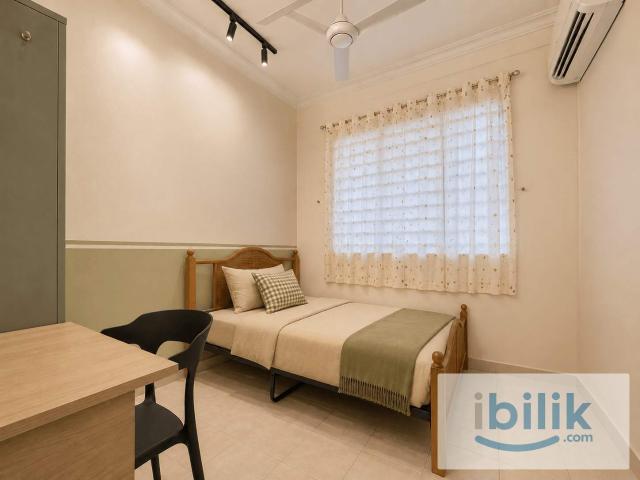 KOI TROPIKA I SMALL ROOM