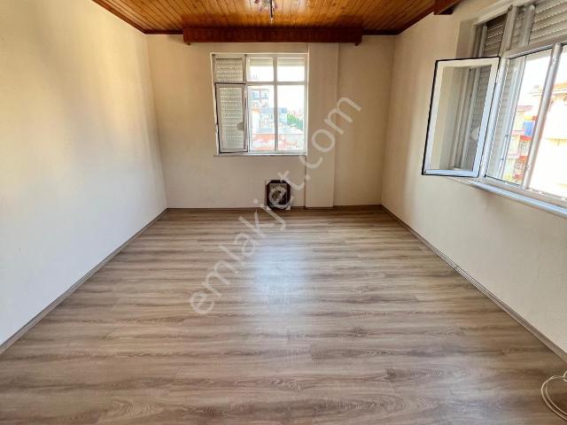 Kökez Mahallesinde Ana Cadde Üzerinde 2+1 Daire