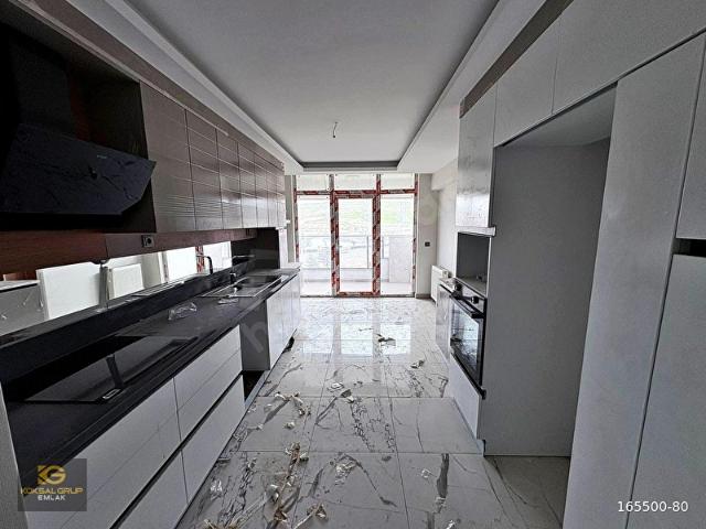 KÖKSAL GRUP'TAN SERRA BULVAR'DA AYAŞ YOLU CEPHE CAM BALKANLU 4+1