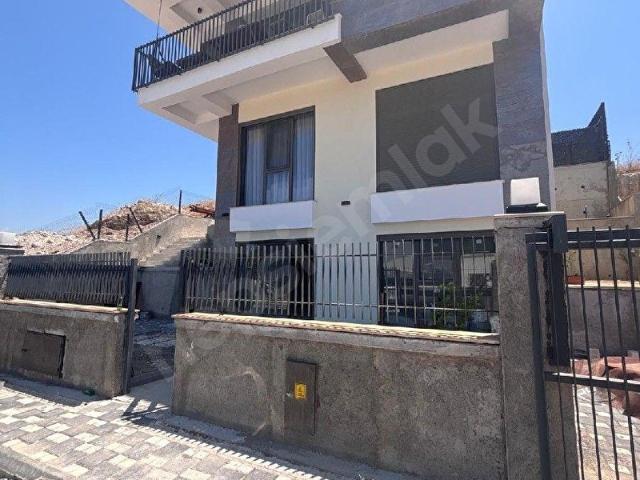 KOLEJ OFİS GAY.URLA TORASAN MH SIFIR MÜSTAKİL GİRİŞLİ KİRALIK BAHÇE KATI