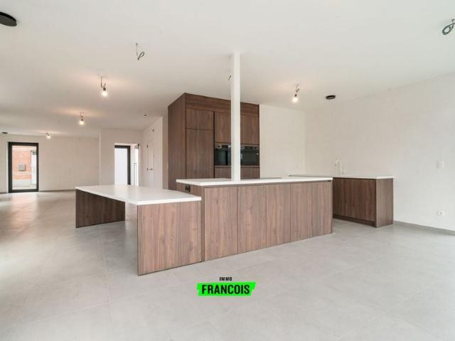 Koppelwoning te koop voor 469000 euro met 3 slaapkamers