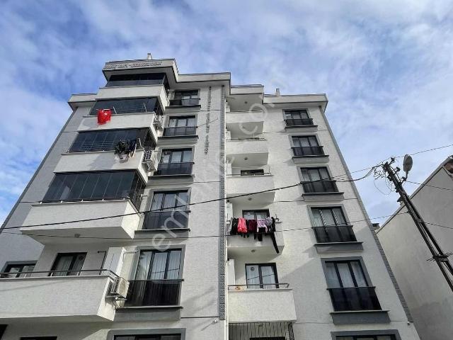 Koru Emlak'tan:2+1 Avm Karşısı İskanlı Limitsiz Kredili