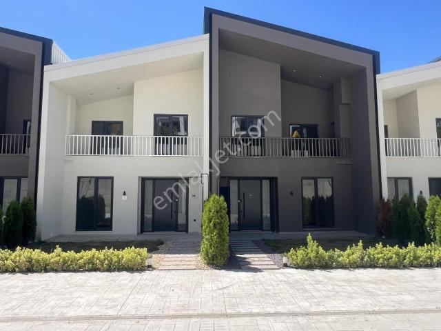Korucuk Merkezinde Kiralık Lüks Dübleks Villa