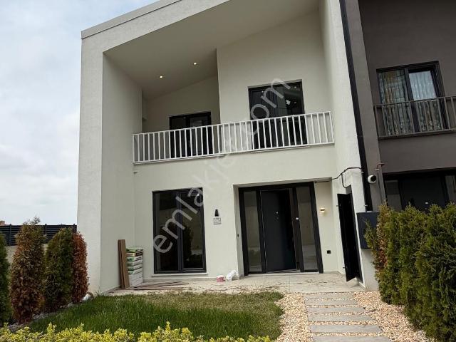 Korucukta Satılık Modern Lüks 4+1 Villa !