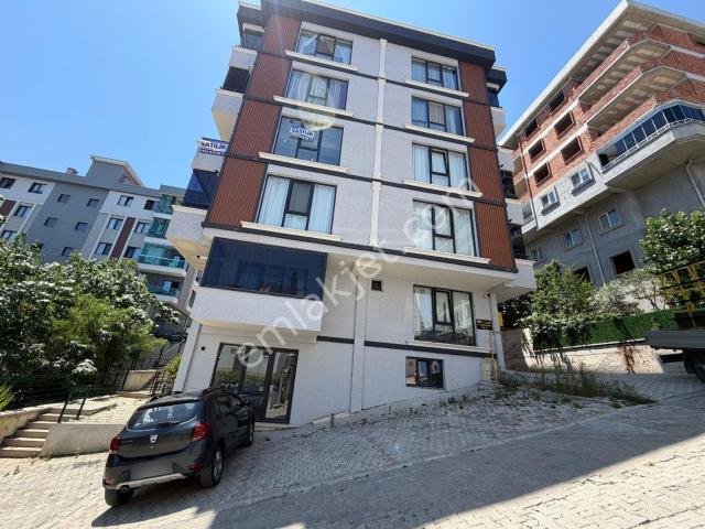 Körfez Mahallesi Ulaşıma Yakın Satılık 2+1 Daire