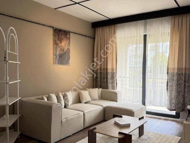 Körfezde Havuzlu Site İçerisinde Lüks Eşyalı 1+1 Daire