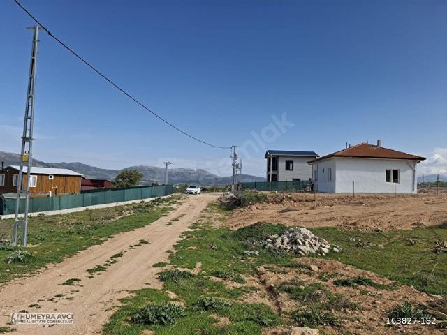 KORKUTELİ BÜYÜKKÖY'DE SATILIK İMARLI 853M2 GENİŞ FIRSAT ARSA