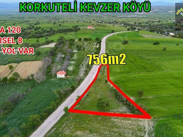 KORKUTELİ KEVZER DE SATILIK 756M2 TARLA ASFALT YOLA CEPHE