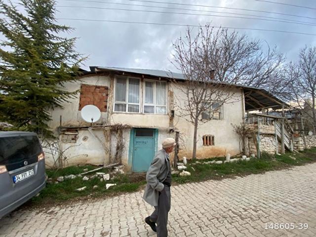 Korkuteli taşkesiği mahallesinde 480 m2 arsa icerisinde müstakil ev