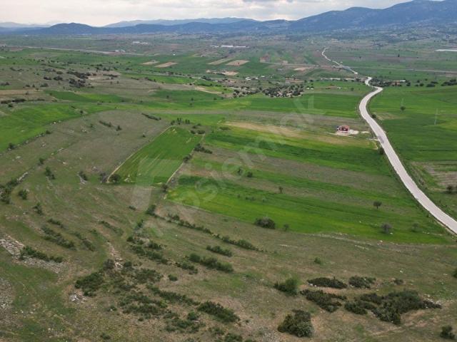 Korkuteli Yelten'de 4.555 m2 Asfalta Cephe Müstakil Tarla