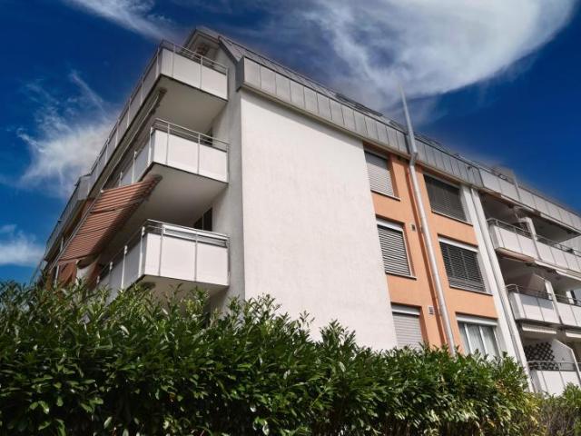 Kostbare private Terrasse und Garten von 100 m2 im Herzen der Stadt. Alle Annehmlichkeiten im Umkreis von 300 Metern