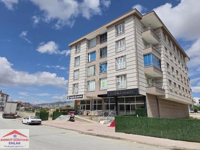 Kosova'da 112 Yanı Cadde Üzeri 20 Bintl Kiracılı Siteiçine Bakar