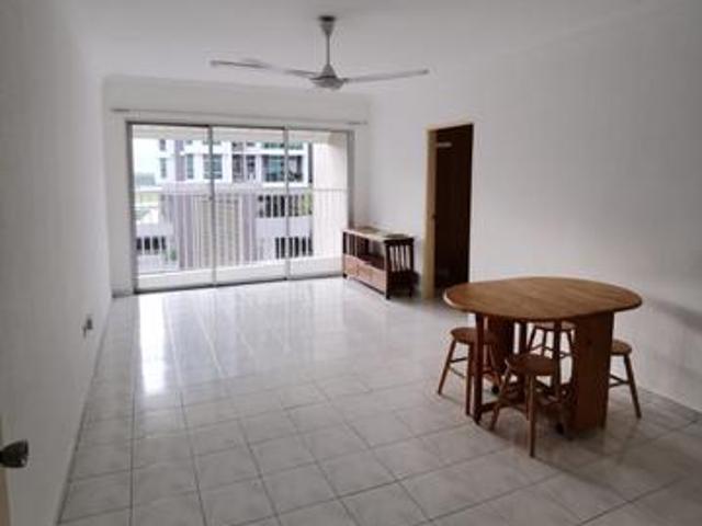 Kota Emas 700sf Mid Floor 1cp Original Unit with Basic Reno