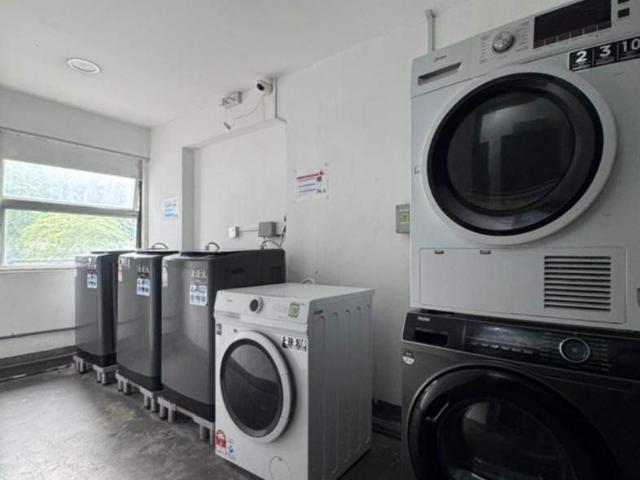 Kota Kemuning Single Room | Fully Furnished | Near LRT | Zero Deposit | Wifi And Aircond Available
