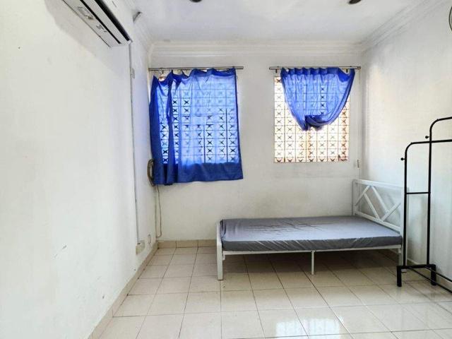 Kota Kemuning Single Room with Attached Bathroom