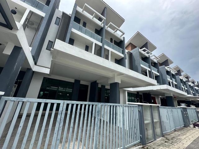 Kota Permai Spectrum Residence GGuarded 3Storey Terrace Extra Land