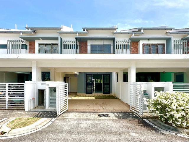 Kota Seriemas Nilai Freehold 4 bilik