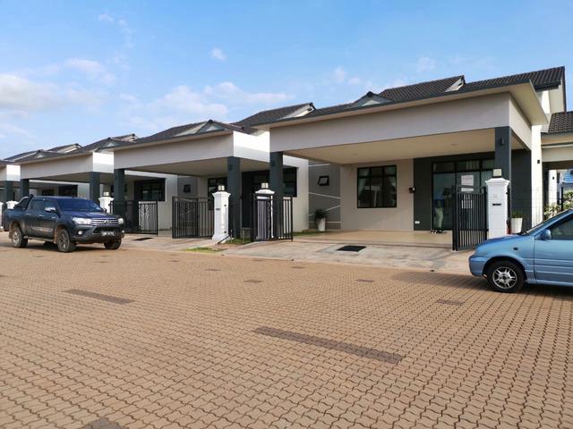 Kotasas 15 storey partly furnished house for rent very nice condition